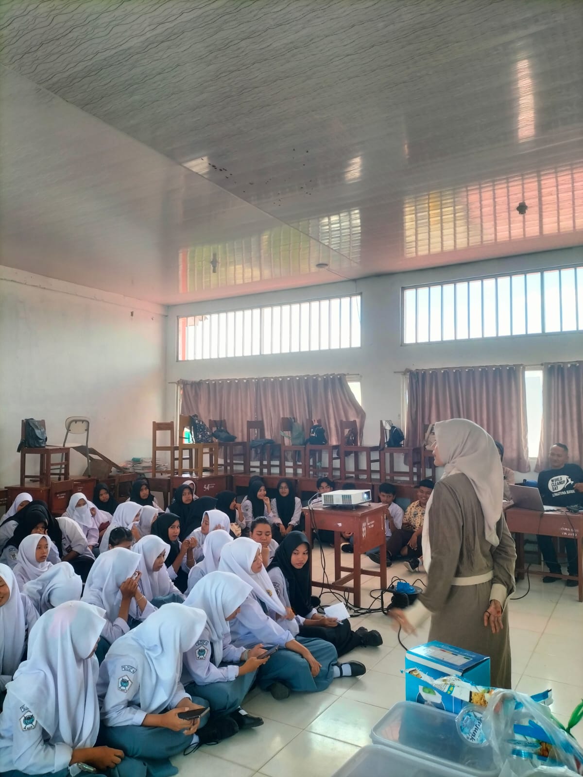Edukasi pemilahan sampah di sekolah