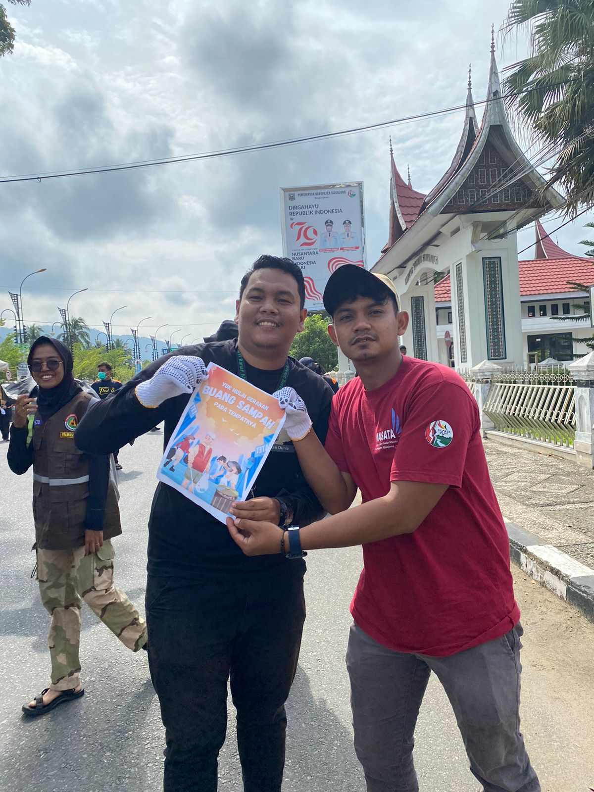 Kampanye buang sampah pada tempatnya